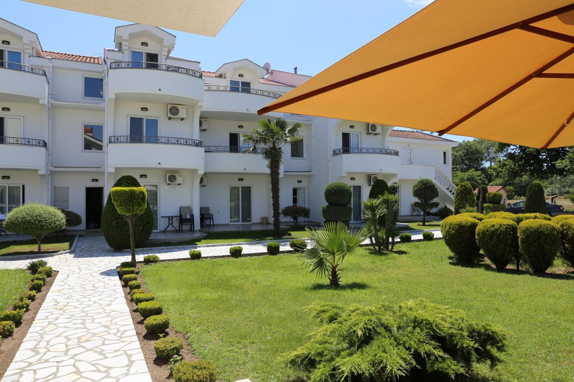 Hotel Comfort & Villas Дони Стой Екстериор снимка