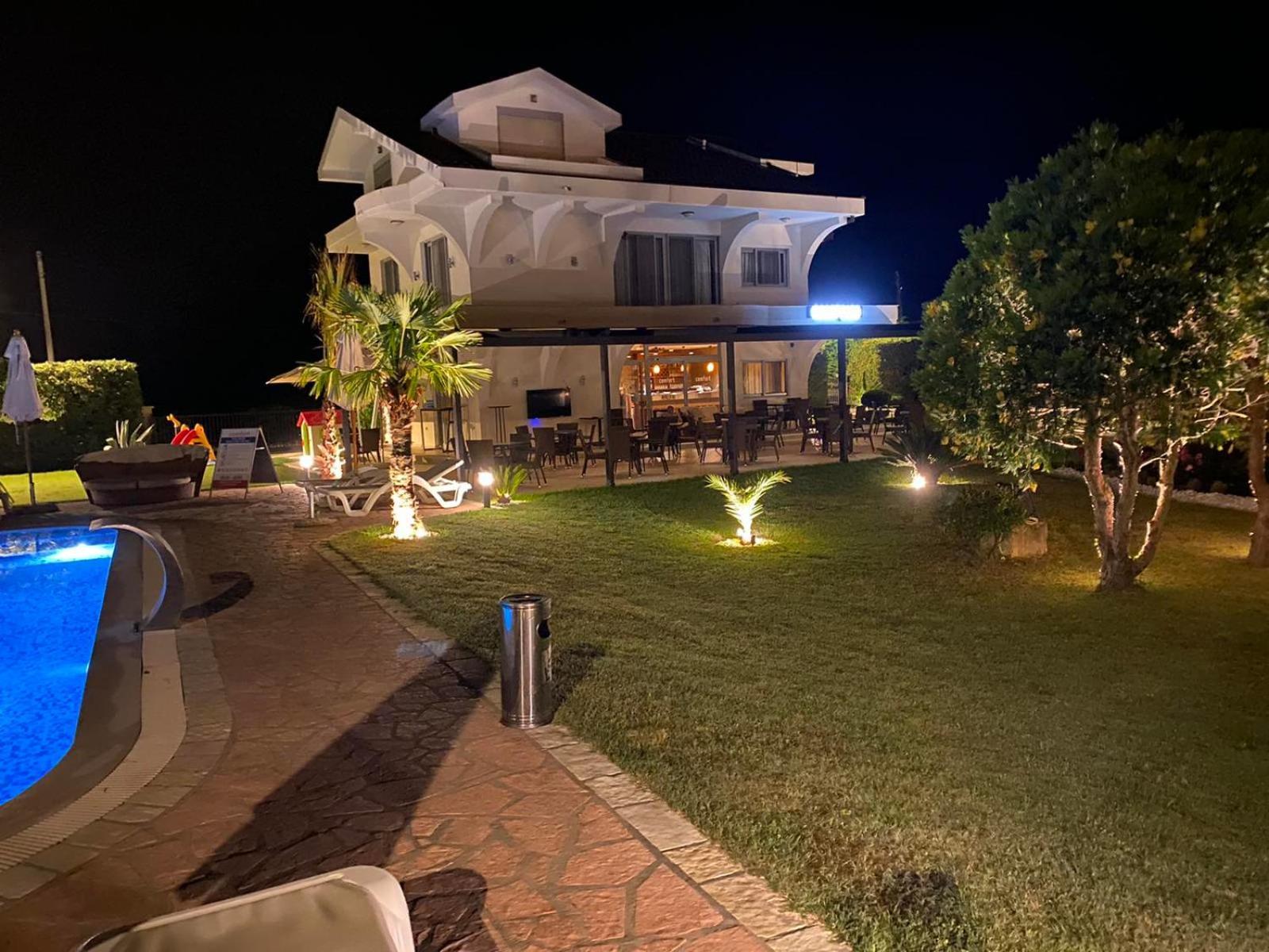 Hotel Comfort & Villas Дони Стой Екстериор снимка