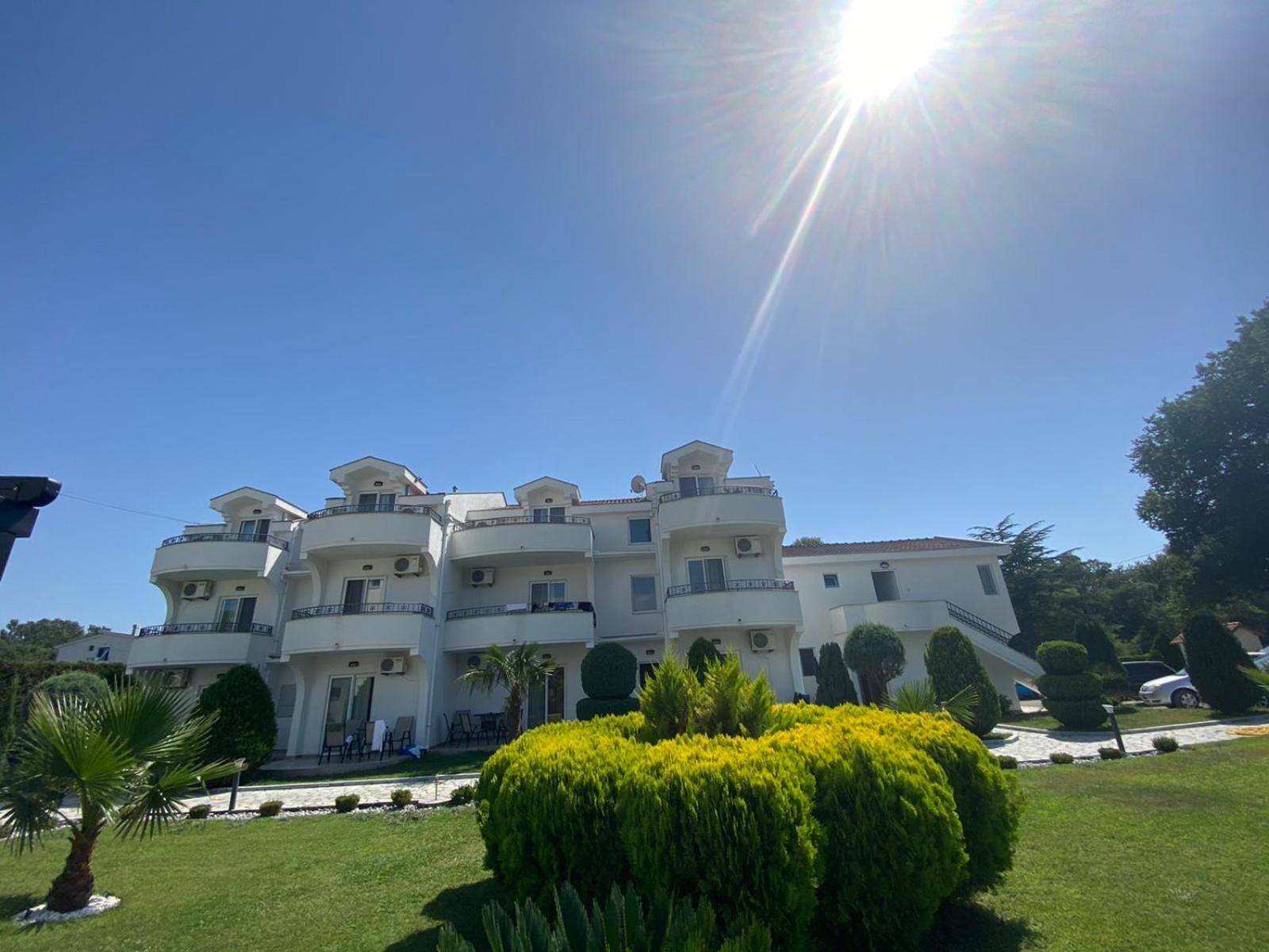 Hotel Comfort & Villas Дони Стой Екстериор снимка